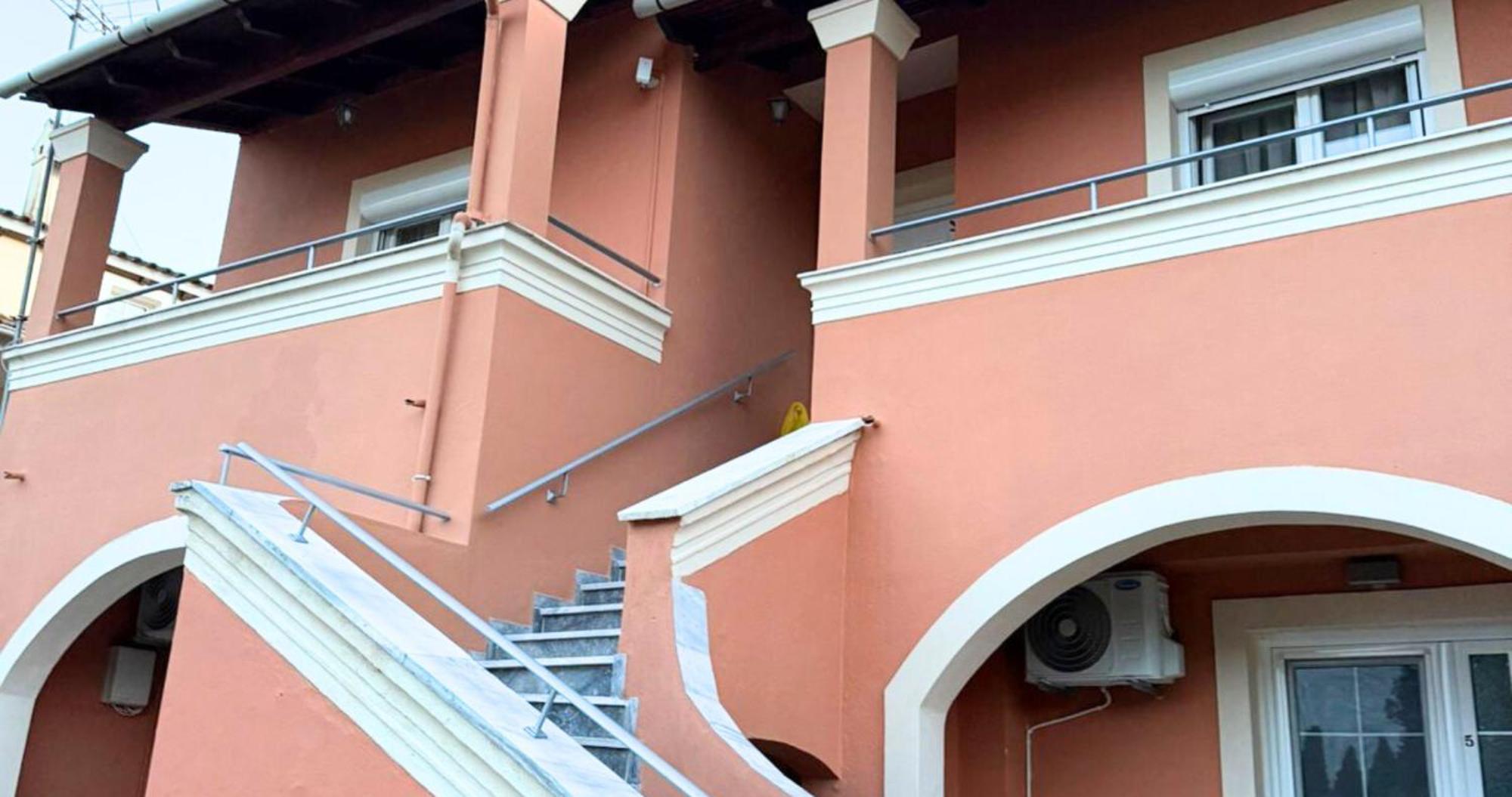 Georgia's Apartments, - Complex S